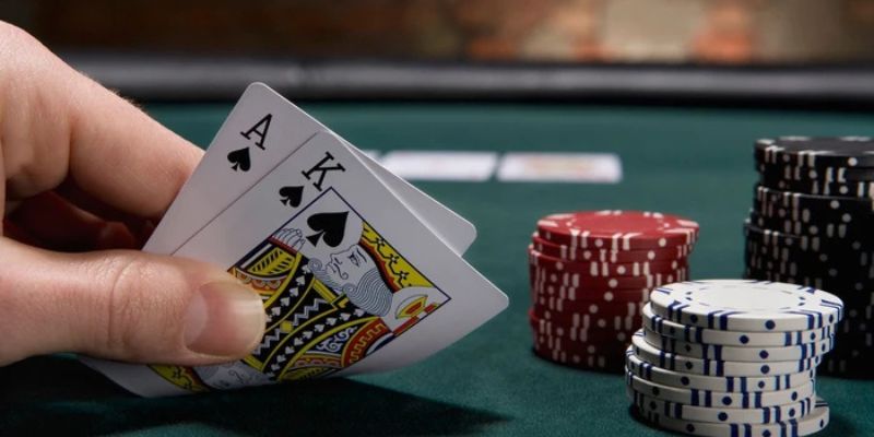 Khái quát các thông tin cơ bản về siêu phẩm Poker helo88